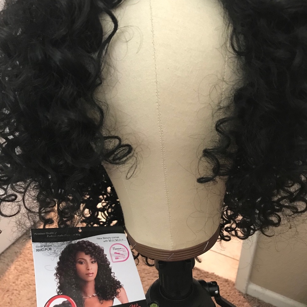 Wig - Picture 2 of 3